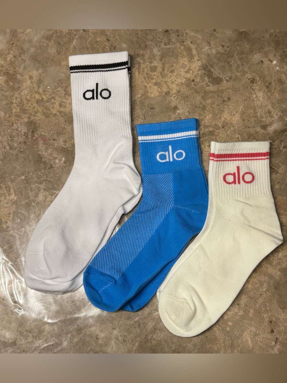 New Women’s Alo Socks
New without tags
3 pairs
Fits sizes 6-11
